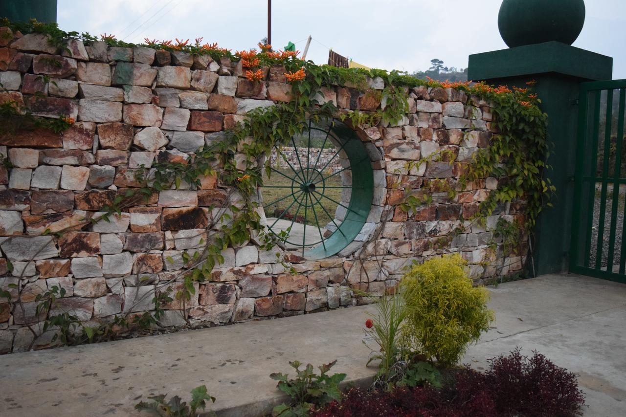 Sunshine Farms And Resort *