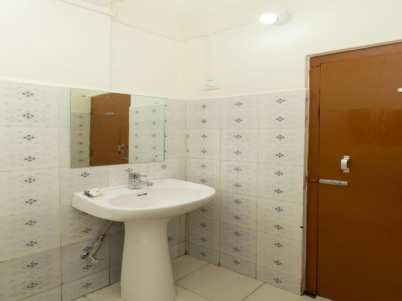 Travellers Hotel 3*