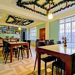 Oyo 78477 Meera Holiday Villa