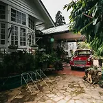 Rock Cliff Home Stay