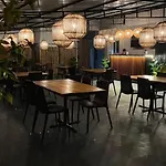 Hotel Travellers Inn