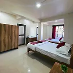 Riwaa\'S Guest House