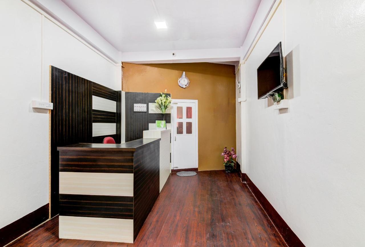 Oyo 14090 Fine 3* Shillong