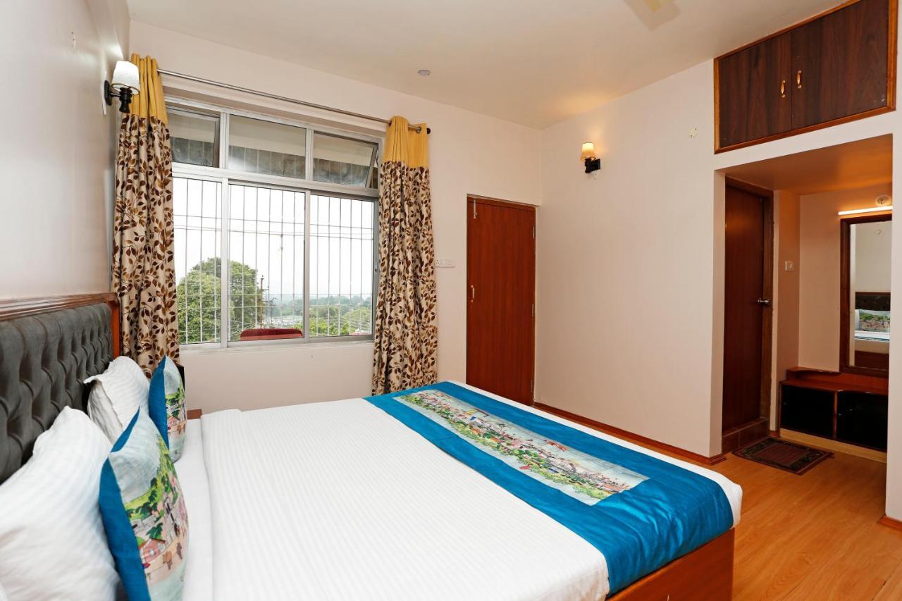 Oyo Flagship 8816 Whispering Pines 3*