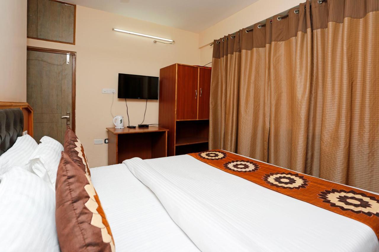 Oyo Flagship 8816 Whispering Pines Hotel