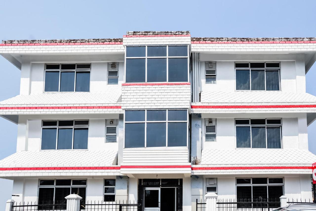 Oyo Flagship 8816 Whispering Pines Shillong