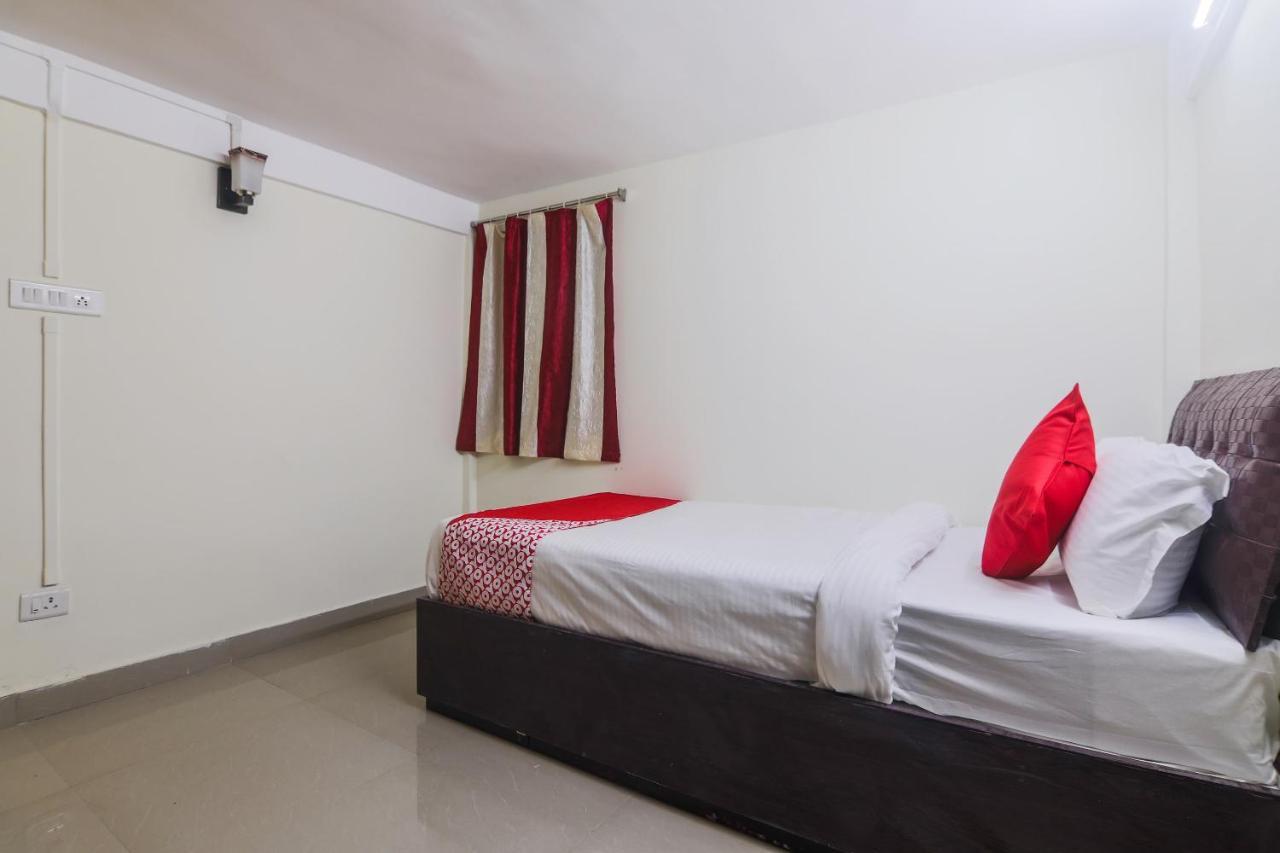 Oyo 18759 Nirvana Hotel