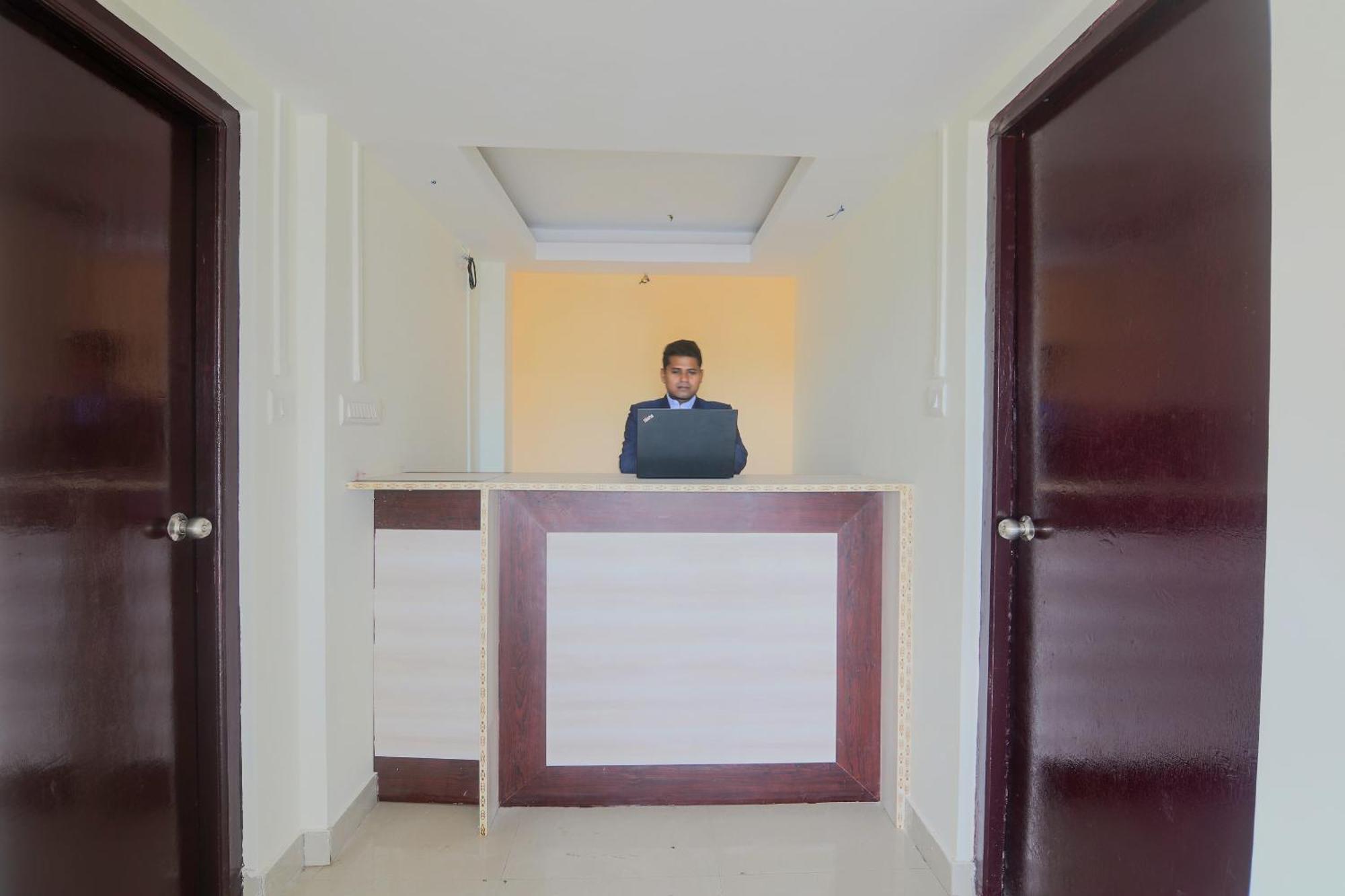 Oyo 18759 Nirvana Hotel