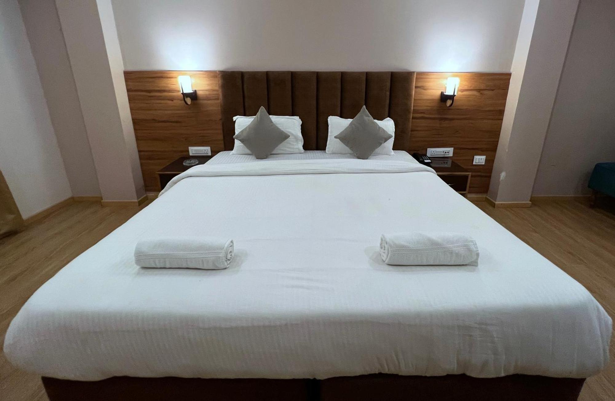 Hotel The Phoenix Residency 4*