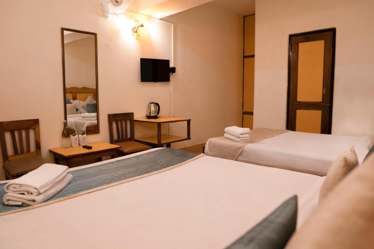 View Hotel *