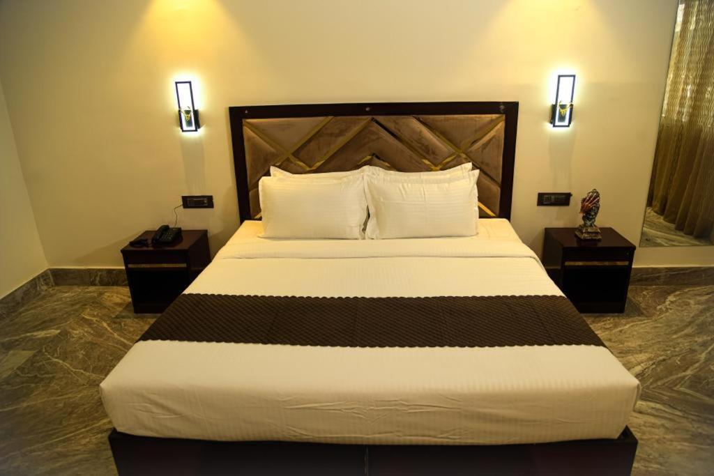 Hotel Cloud Social