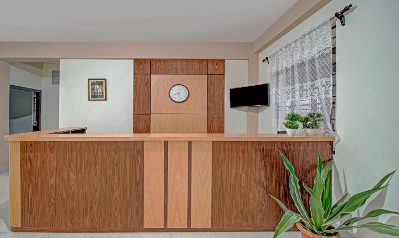 Treebo Staying Center Hotel 3*