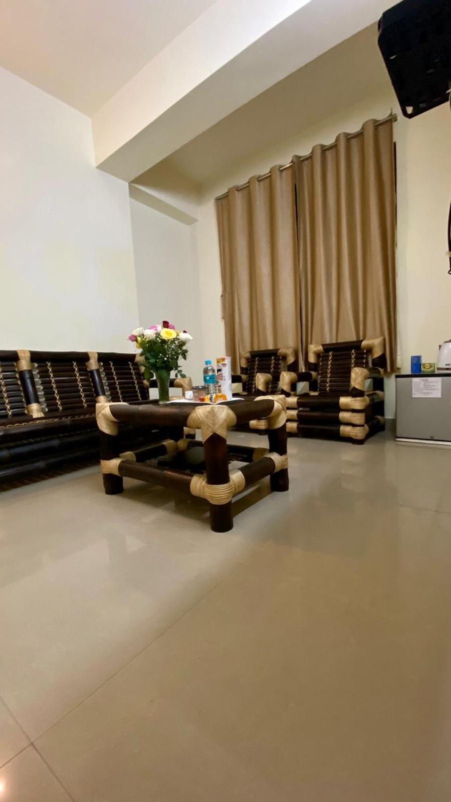 Travellers Hotel 3*
