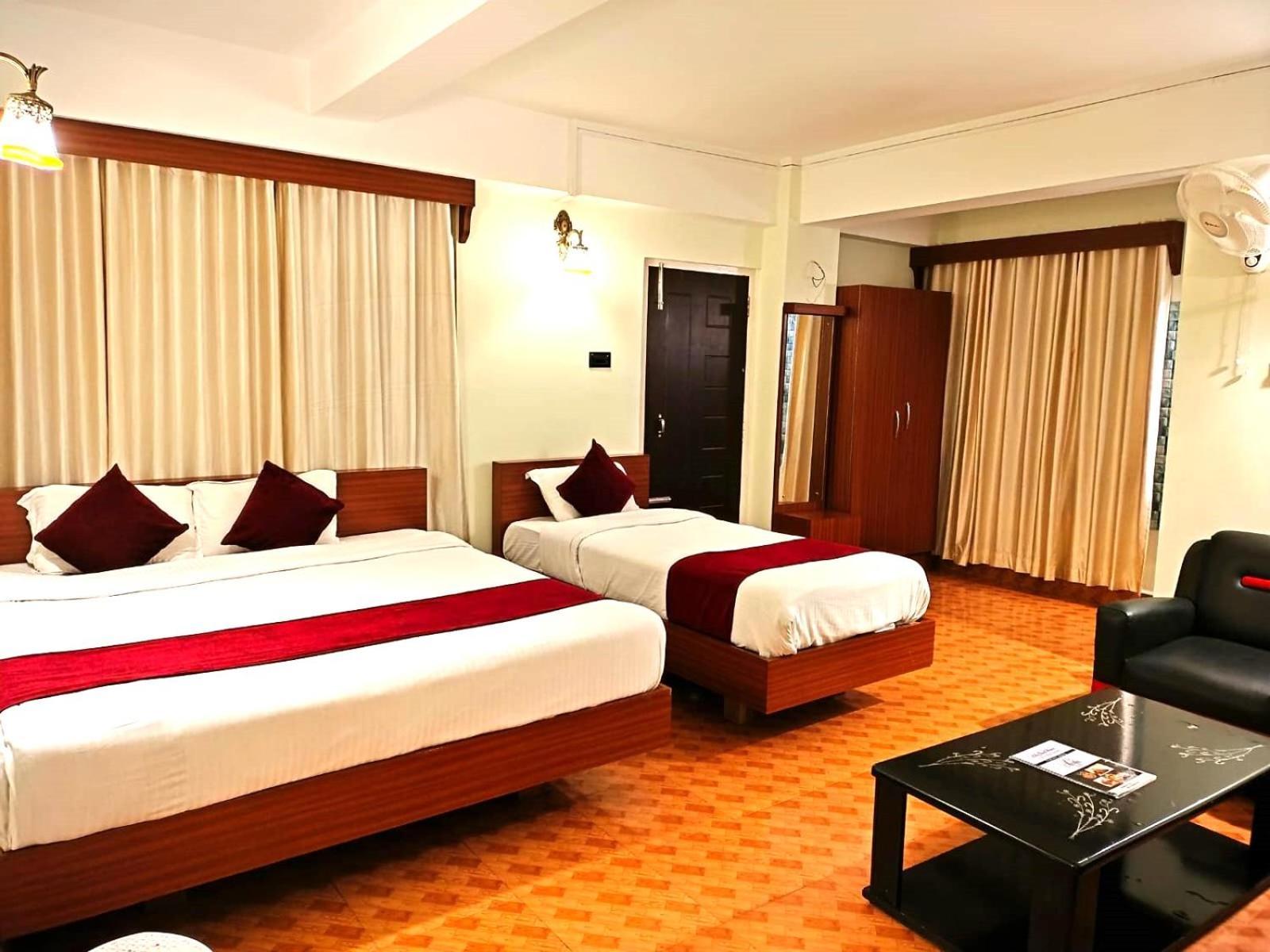 Lily Hotel 2*