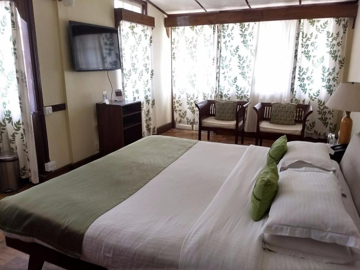 Cafe Bed & Breakfast