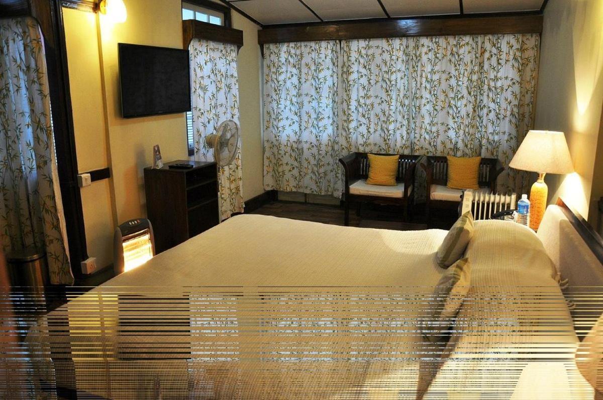 Cafe Bed & Breakfast 2*