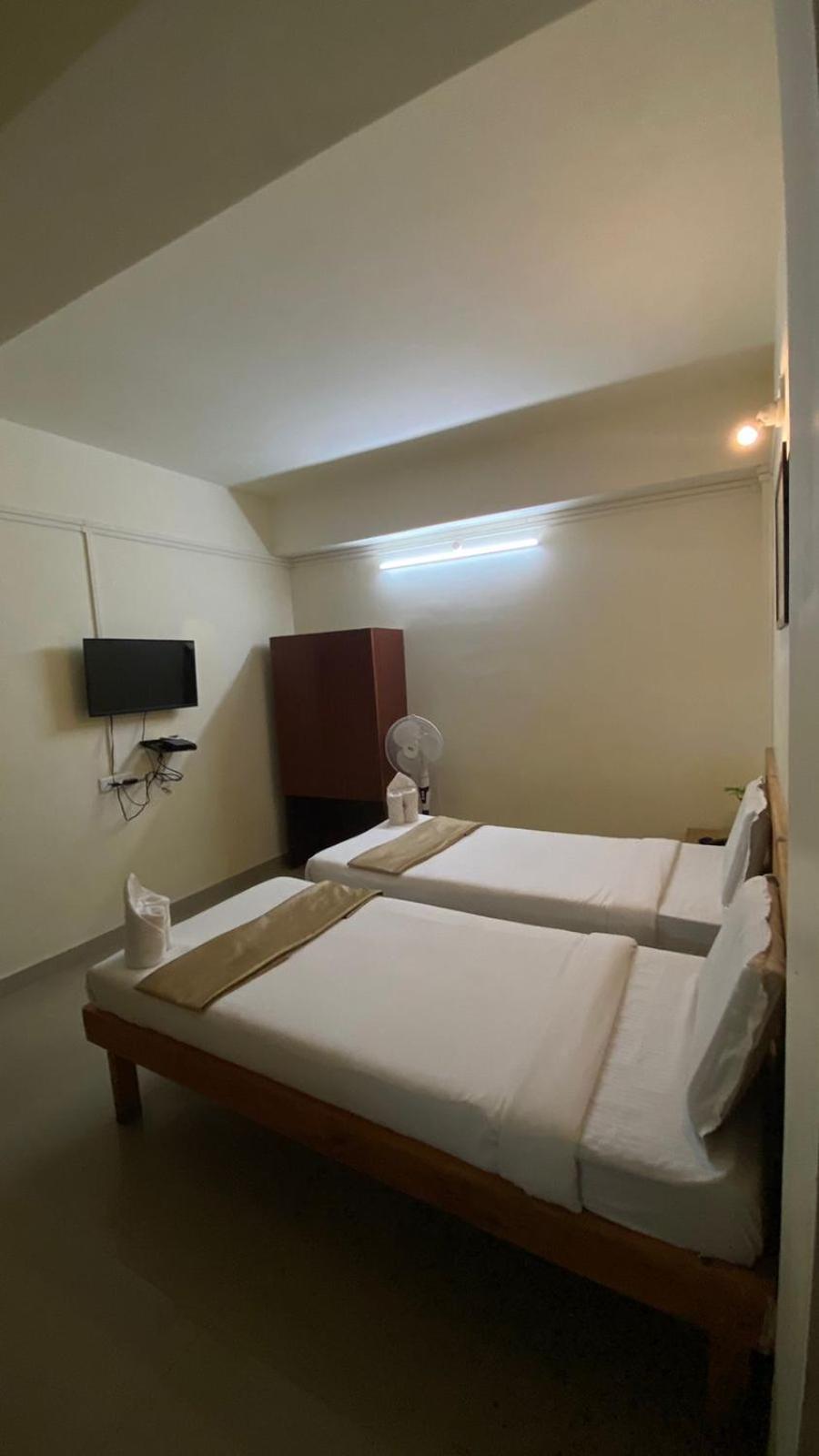 Travellers Hotel