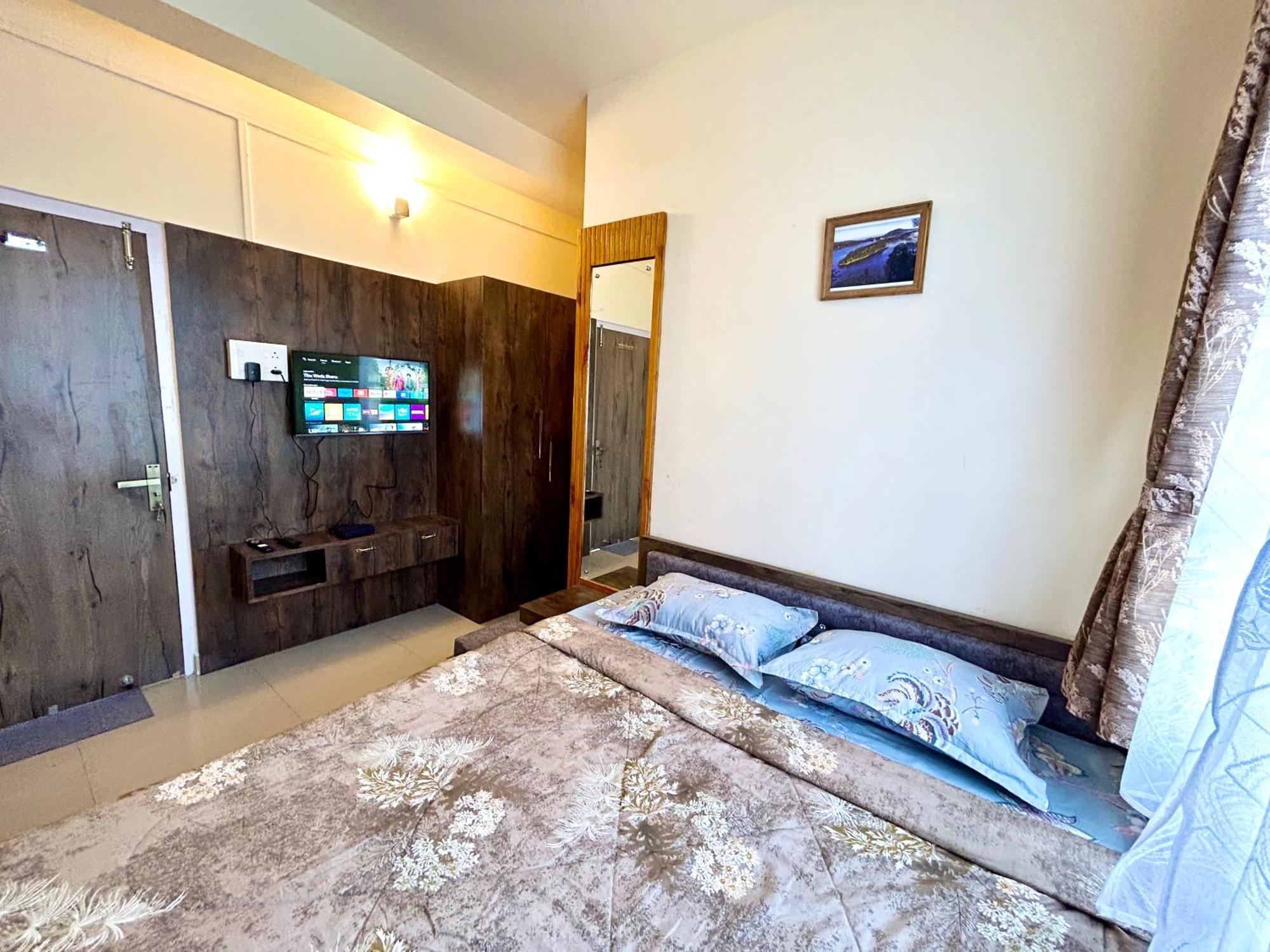 Yepplo - Complimentary Breakfast - 24 Hrs Caretaker & Power Backup Villa *