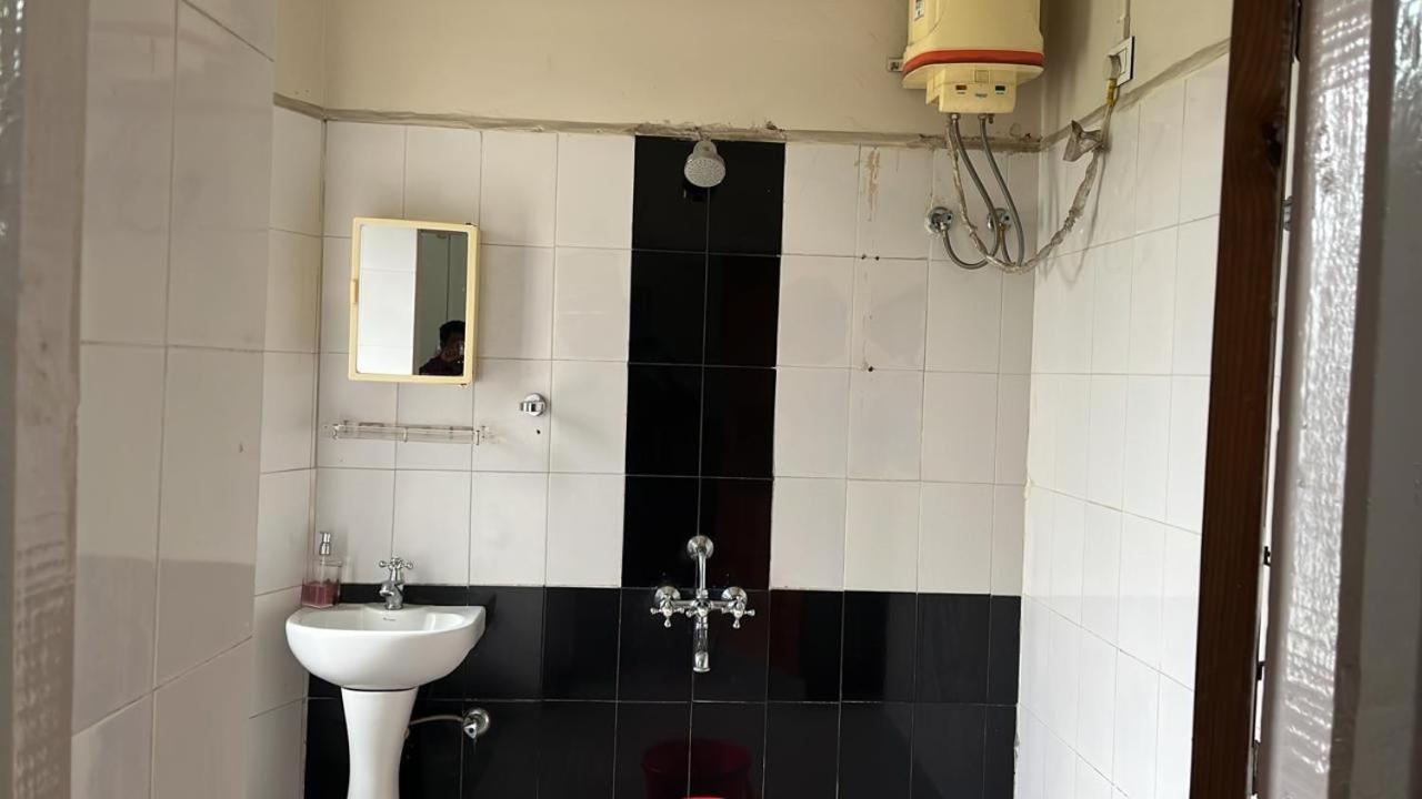 Guest house Sweet Near Police Bazar *