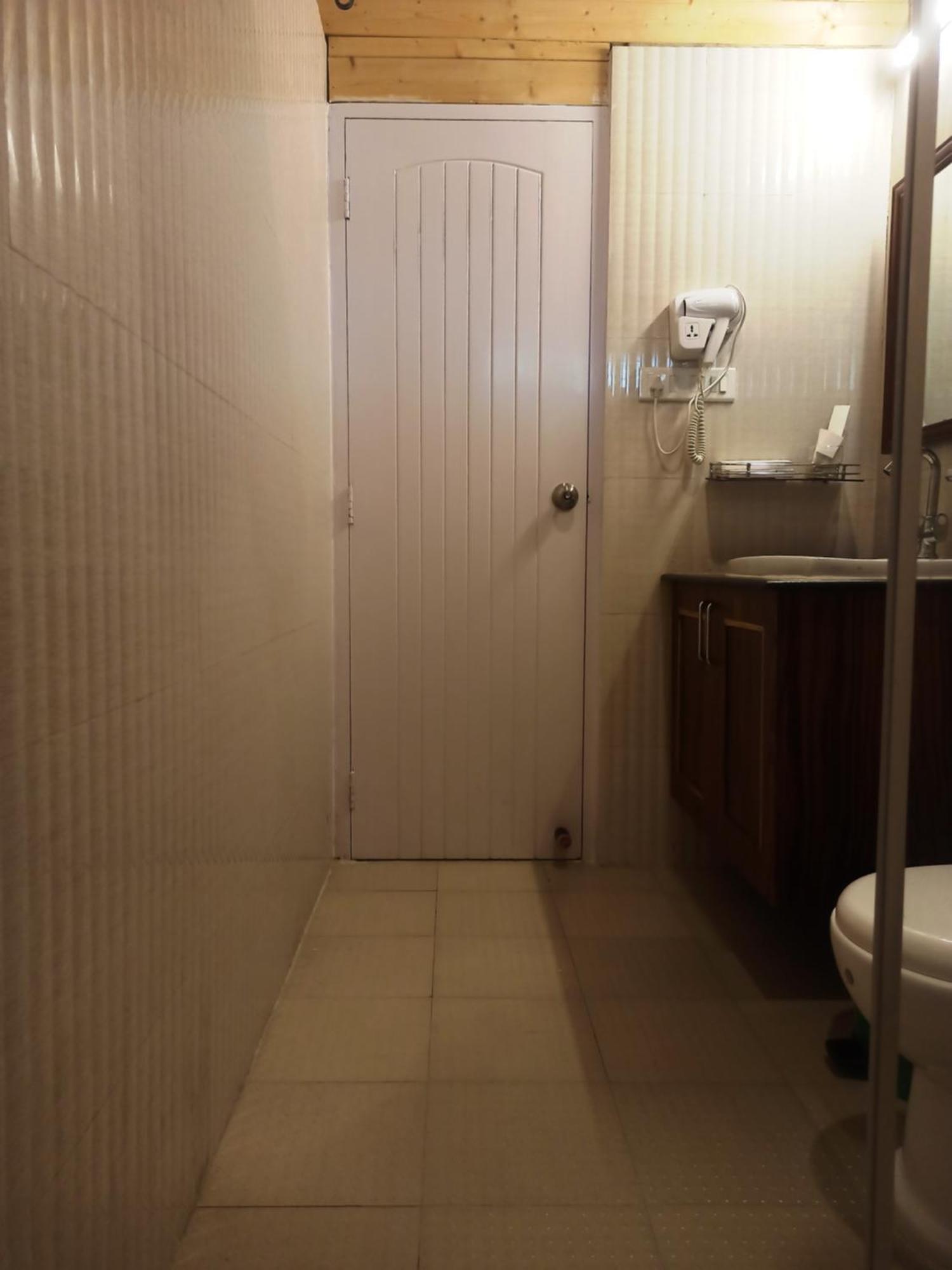 Hotel Rishat Sngi Orchid Shillong