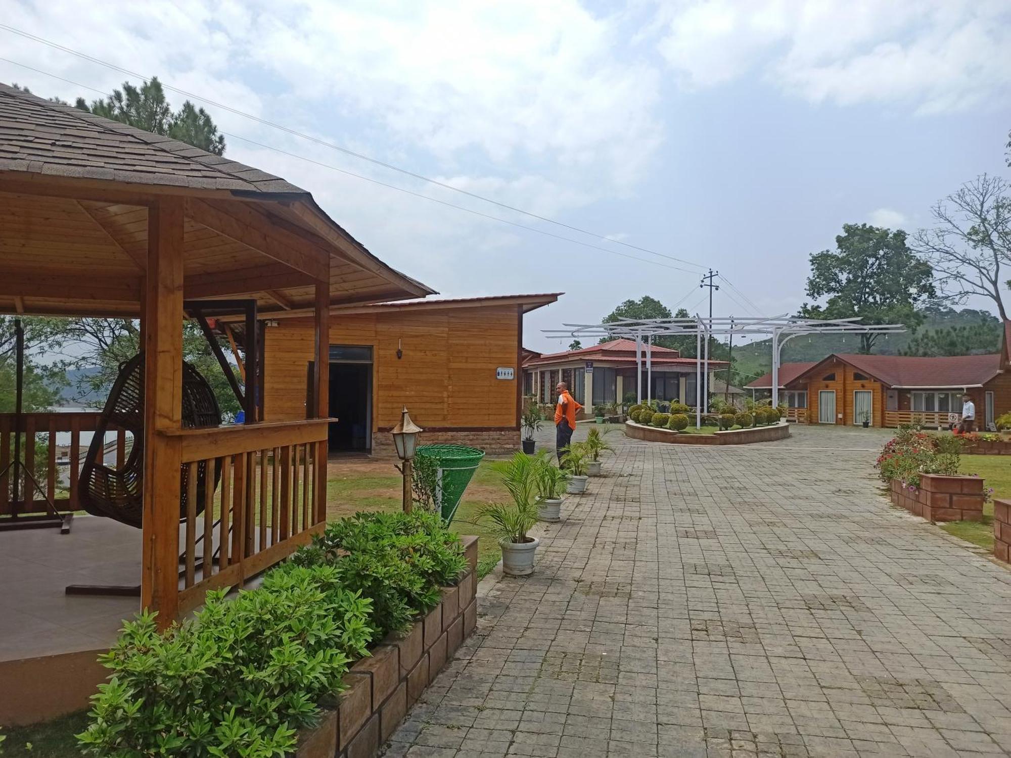 Rishat Sngi Orchid Hotel