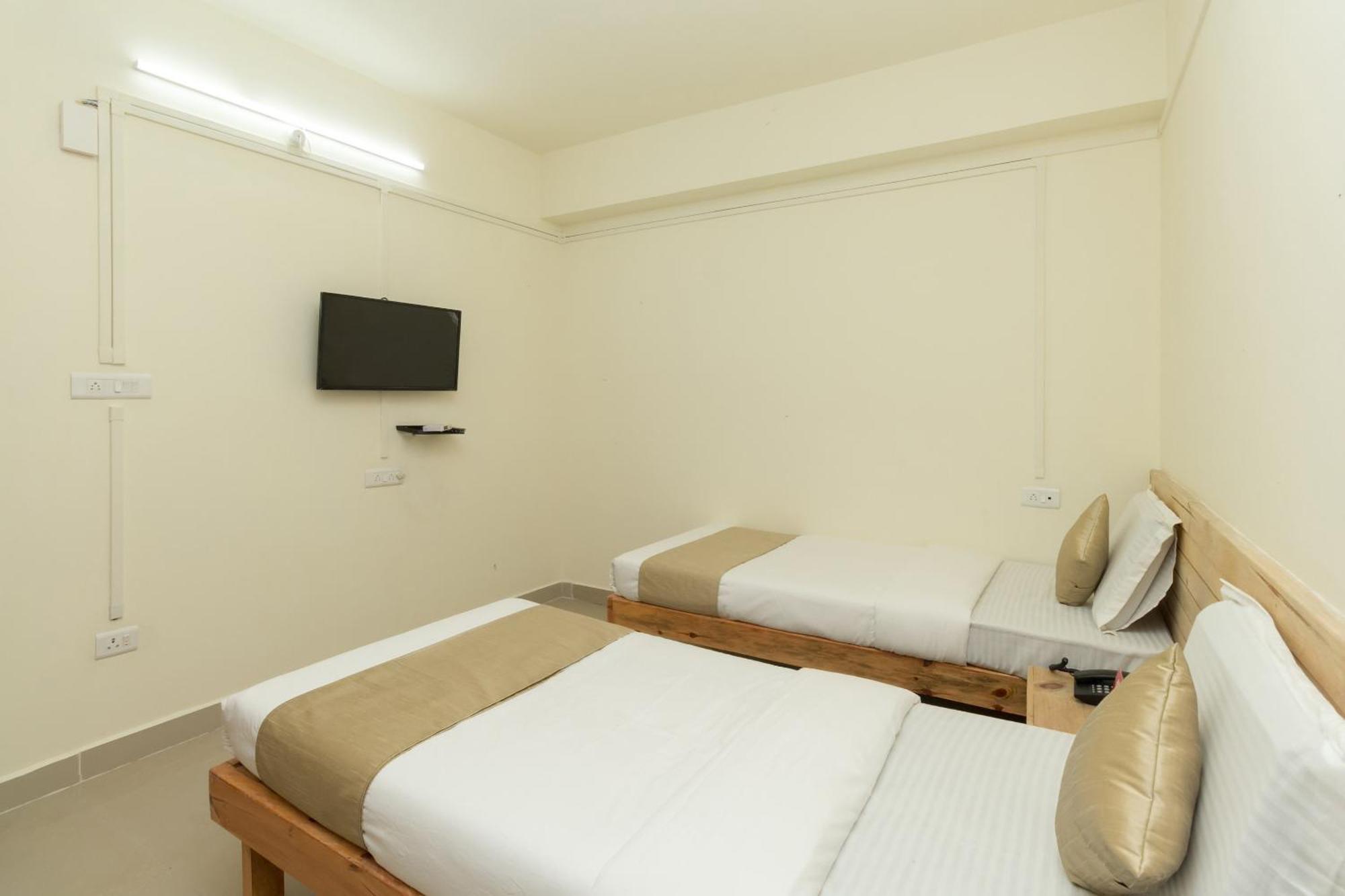 Hotel Travellers 3*