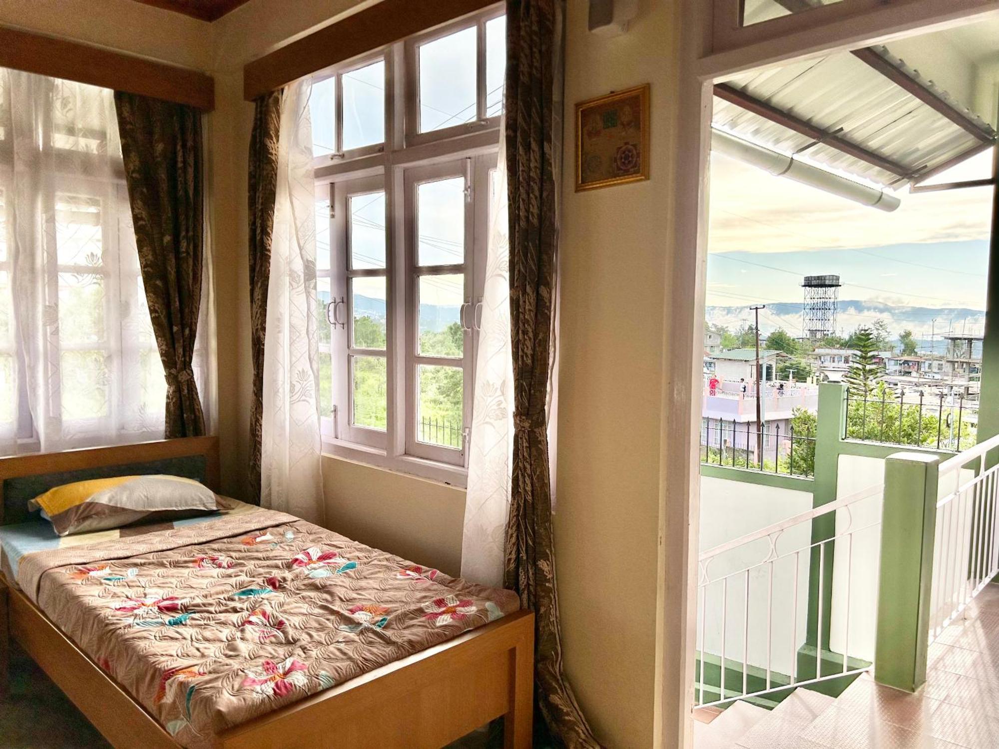 Yepplo - Complimentary Breakfast - 24 Hrs Caretaker & Power Backup Shillong