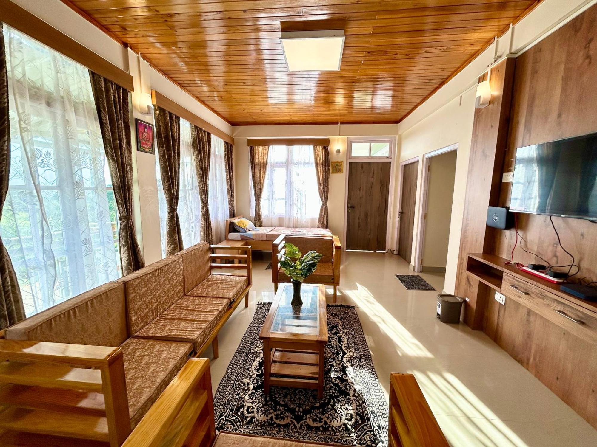 Yepplo - Complimentary Breakfast - 24 Hrs Caretaker & Power Backup Villa Shillong