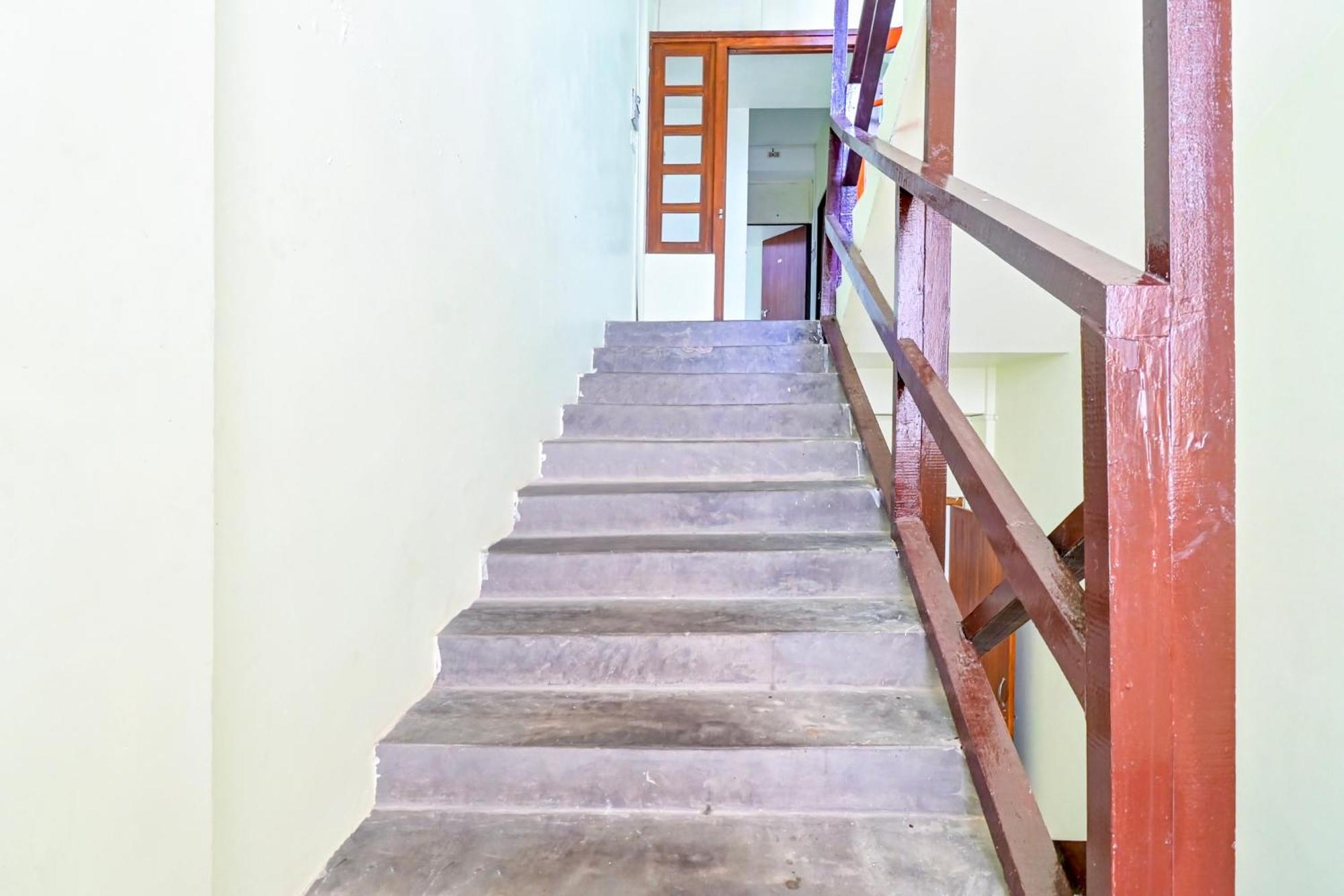 Oyo Flagship Pine Ridge Hotel 3*