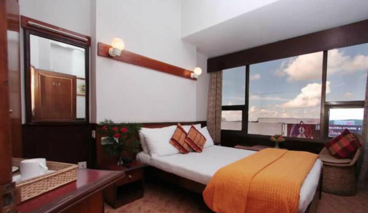 Centre Point Hotel 3*