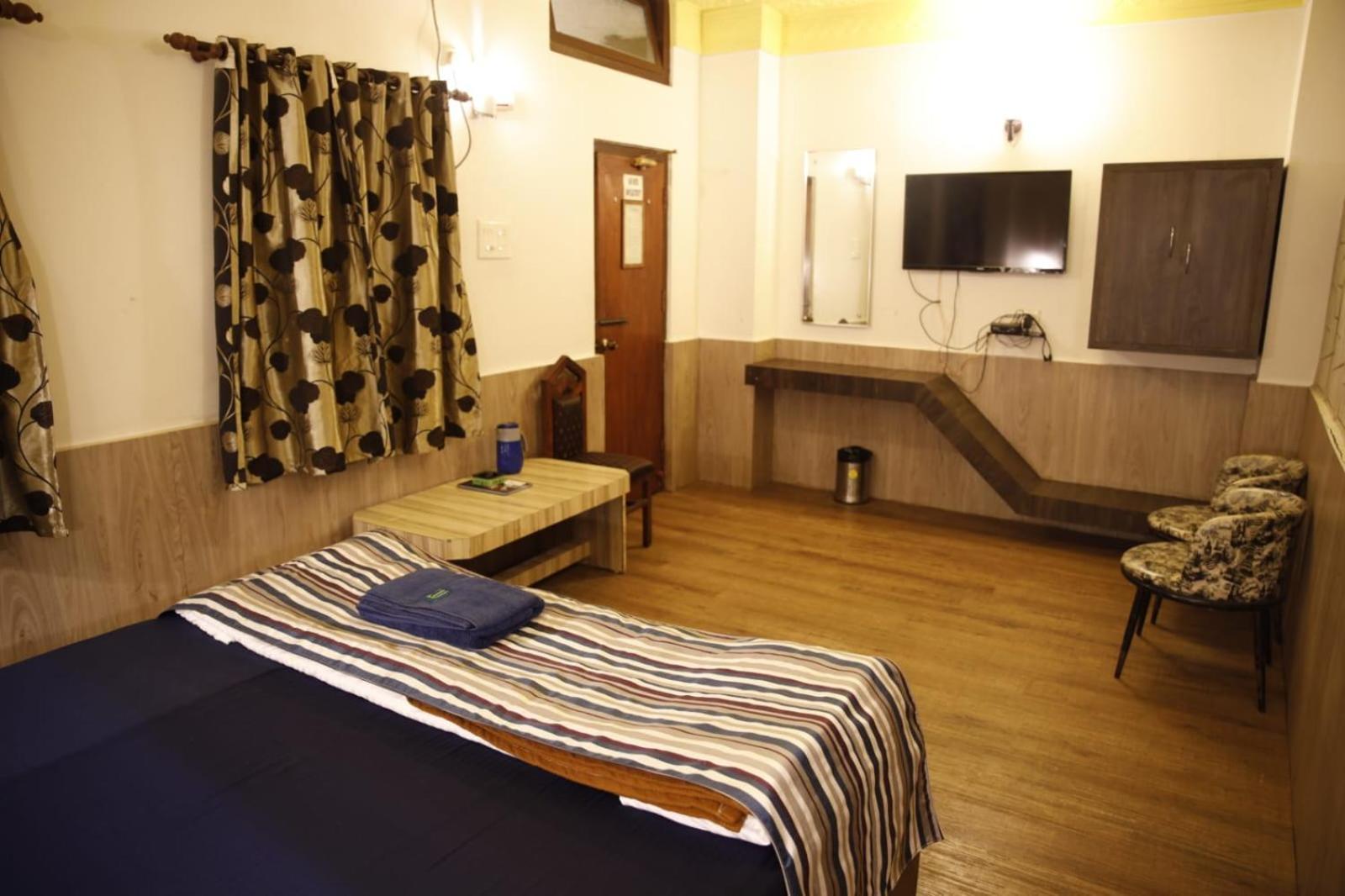 Pine Borough Hotel 2*