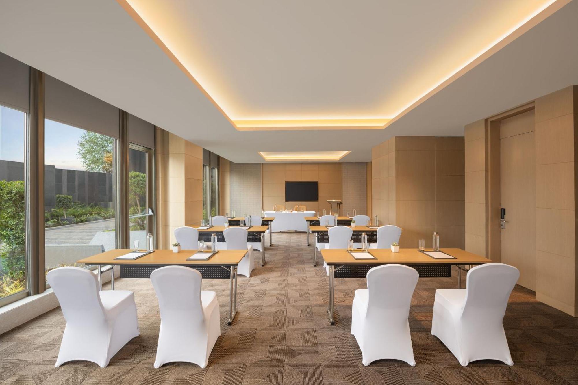 Courtyard By Marriott 5*