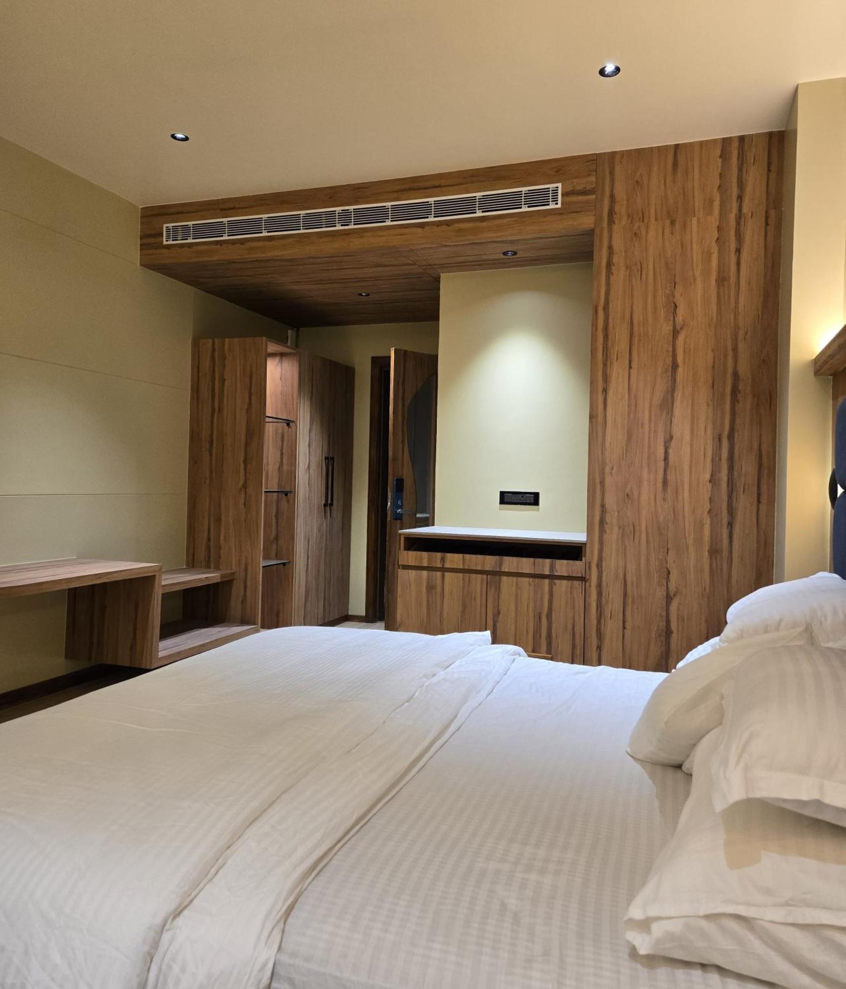 Hotel The White Rock & Dine 3*