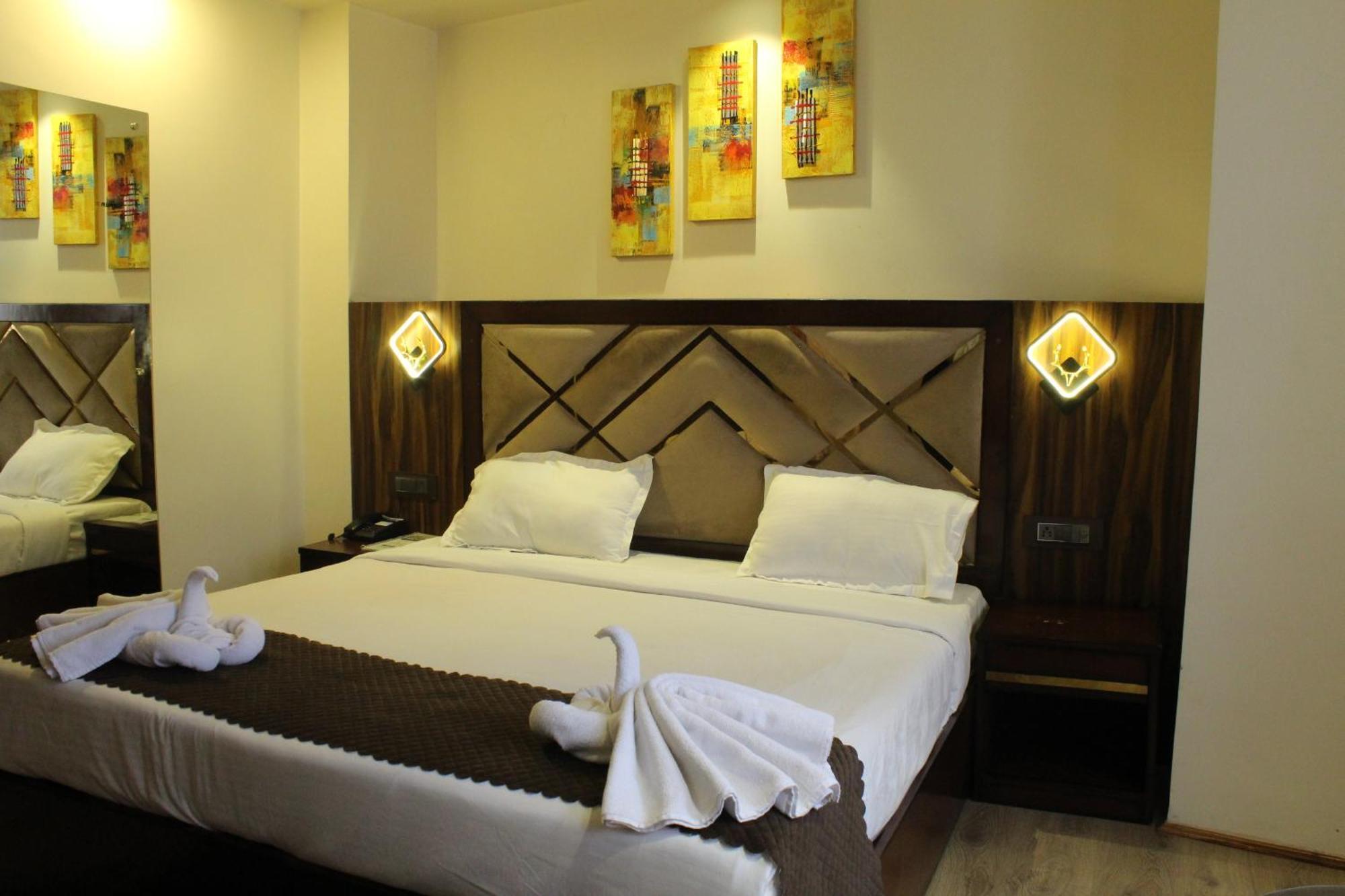 Hotel Cloud Social- Pure Veg 3*