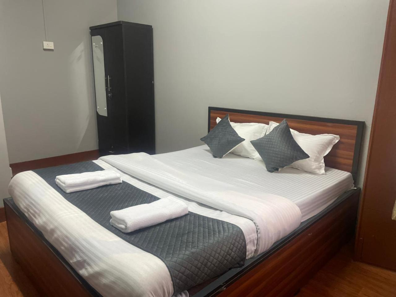 Guest house Srs Residency *