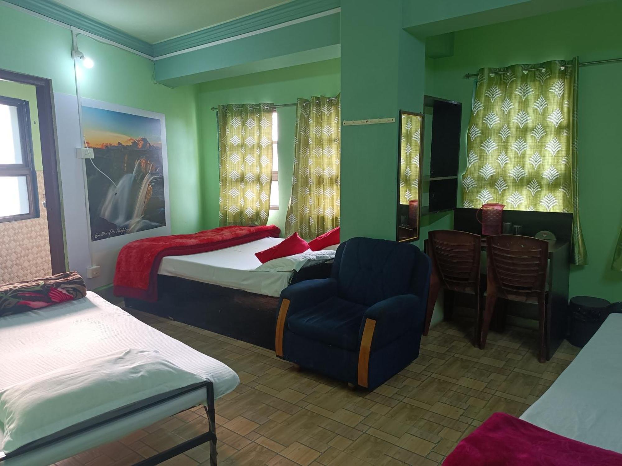 Hotel Our By Roh