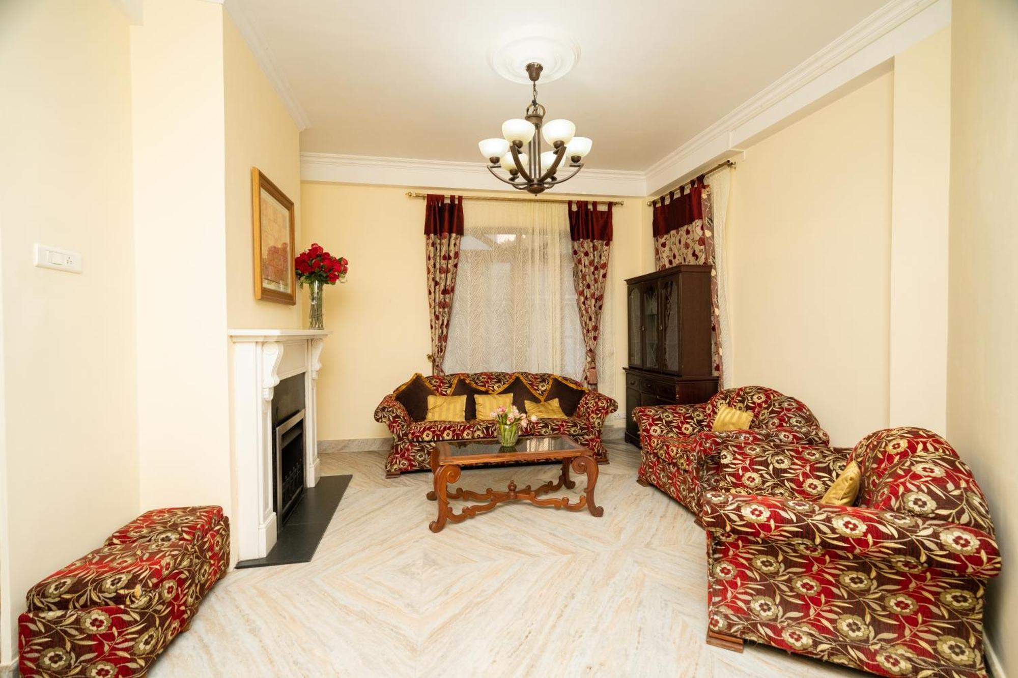 Hill View Apartment *