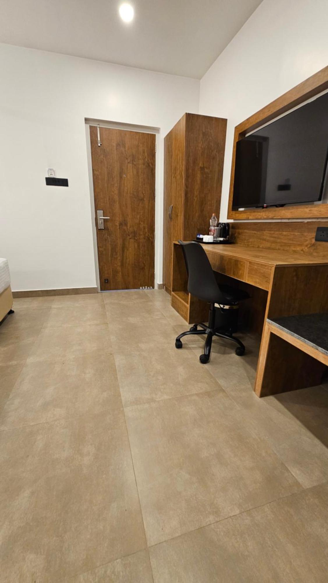 Indiana Hills Hotel 3*