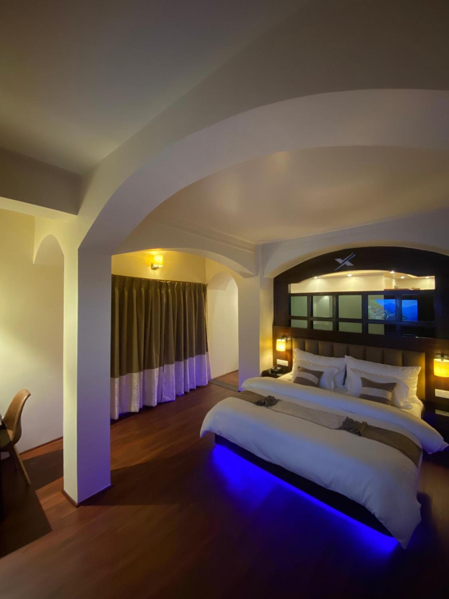 Hotel Xcelsior & Shillong