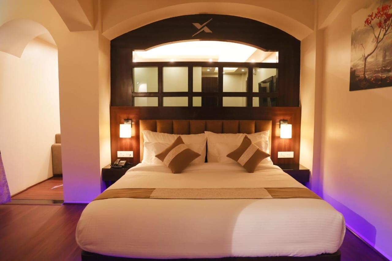 Xcelsior & Hotel *