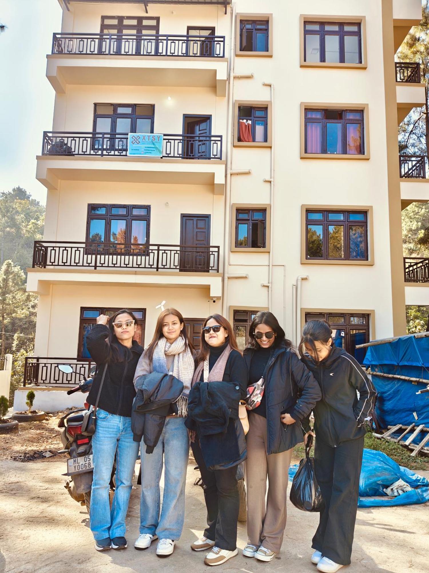 Xtsy Travellers Hostel *
