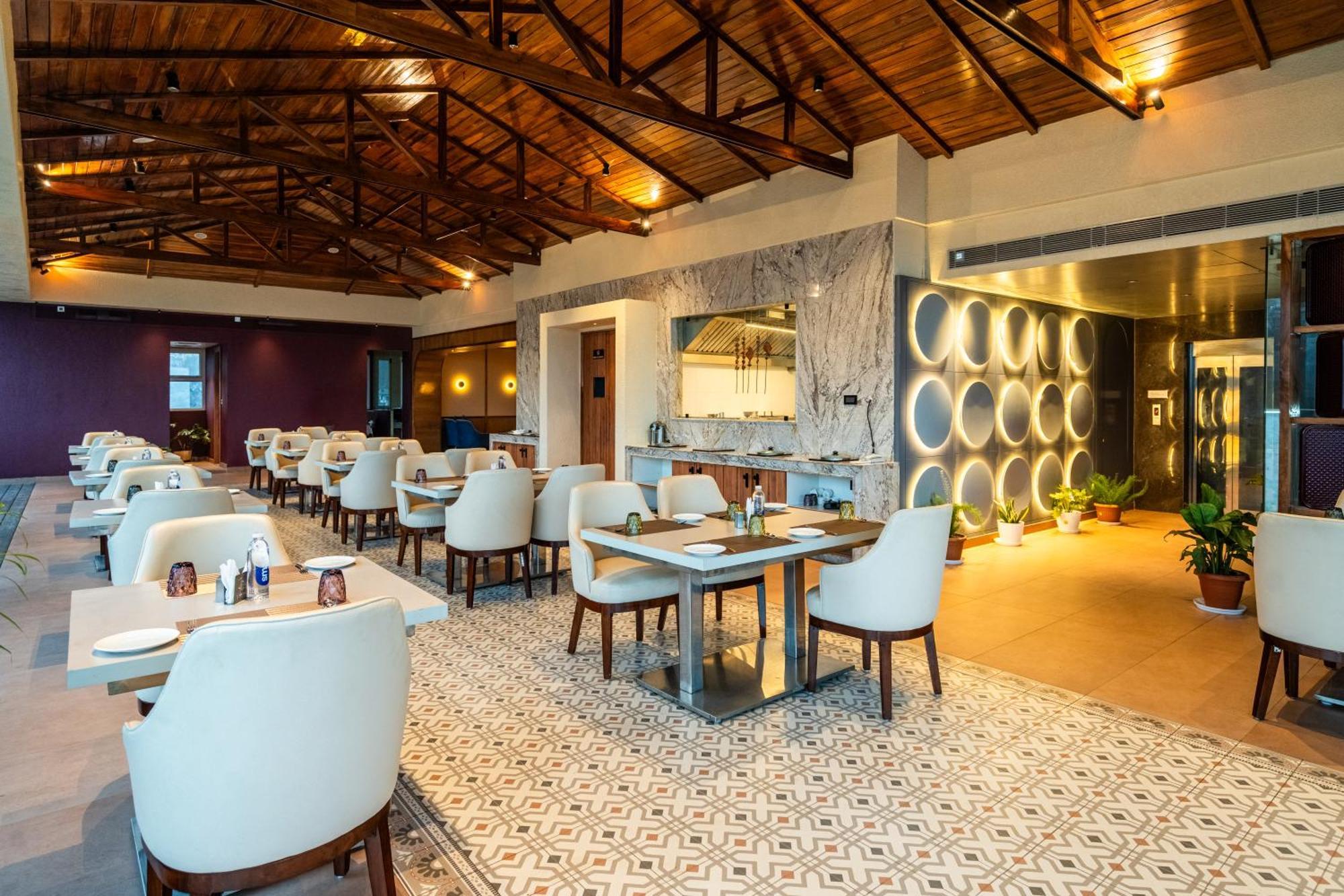 The White Rock & Dine Hotel