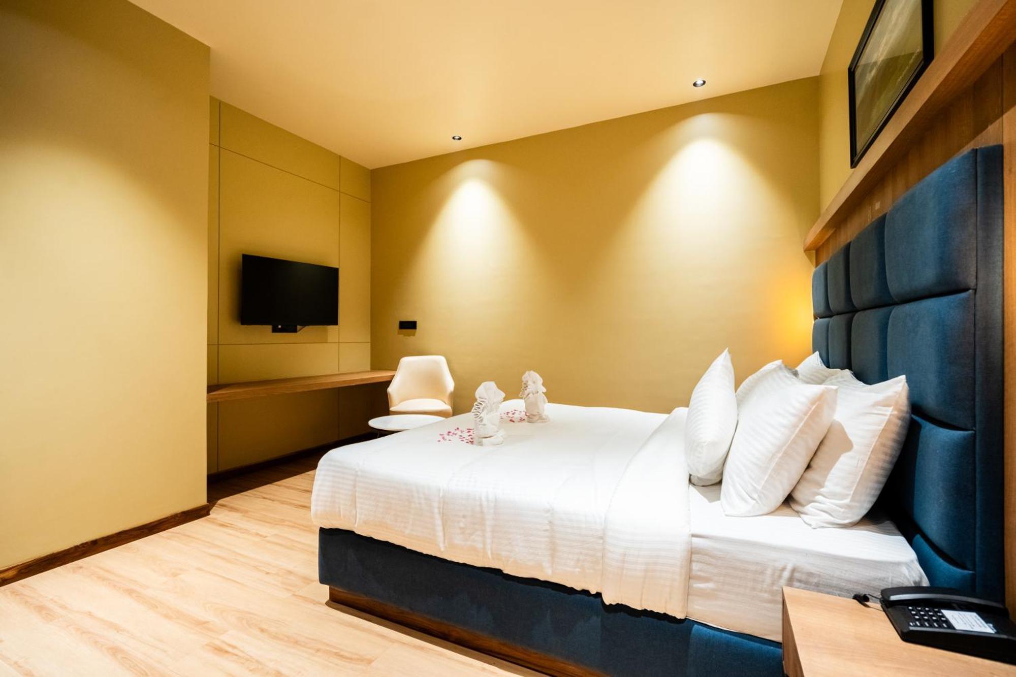 The White Rock & Dine Hotel