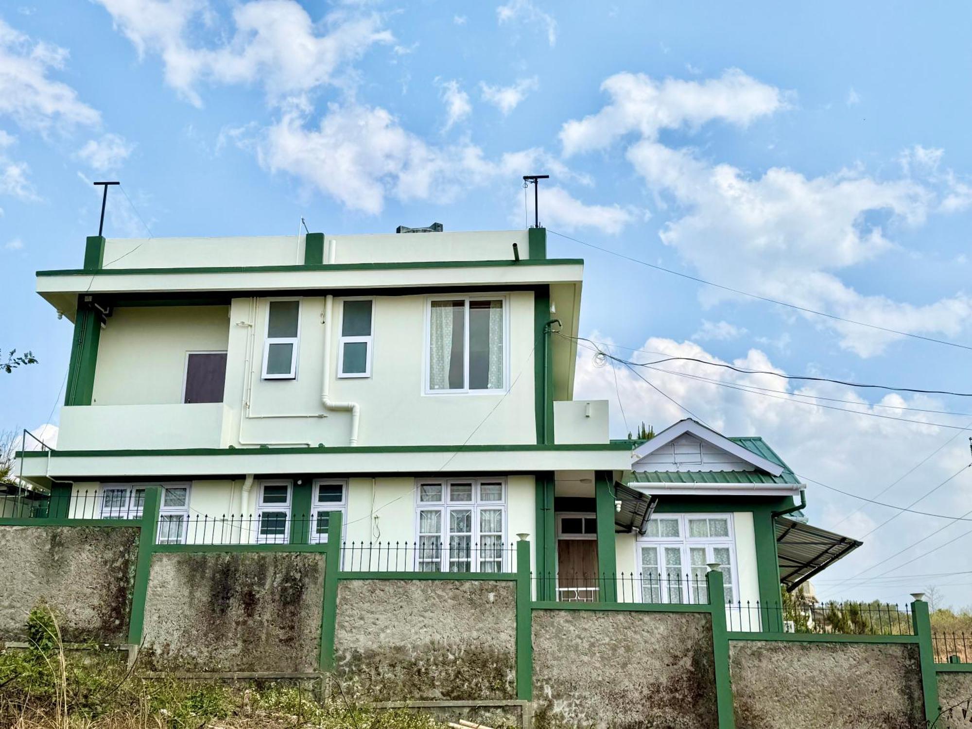 Yepplo - Complimentary Breakfast - 24 Hrs Caretaker & Power Backup Shillong