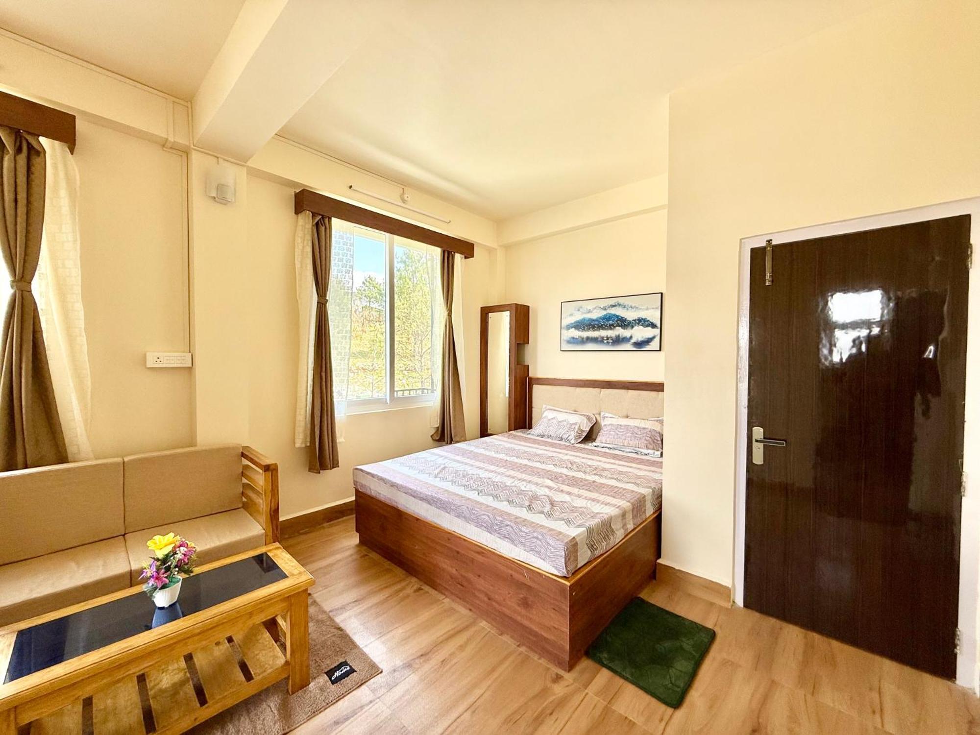 Yepplo - Complimentary Breakfast - 24 Hrs Caretaker & Power Backup Shillong