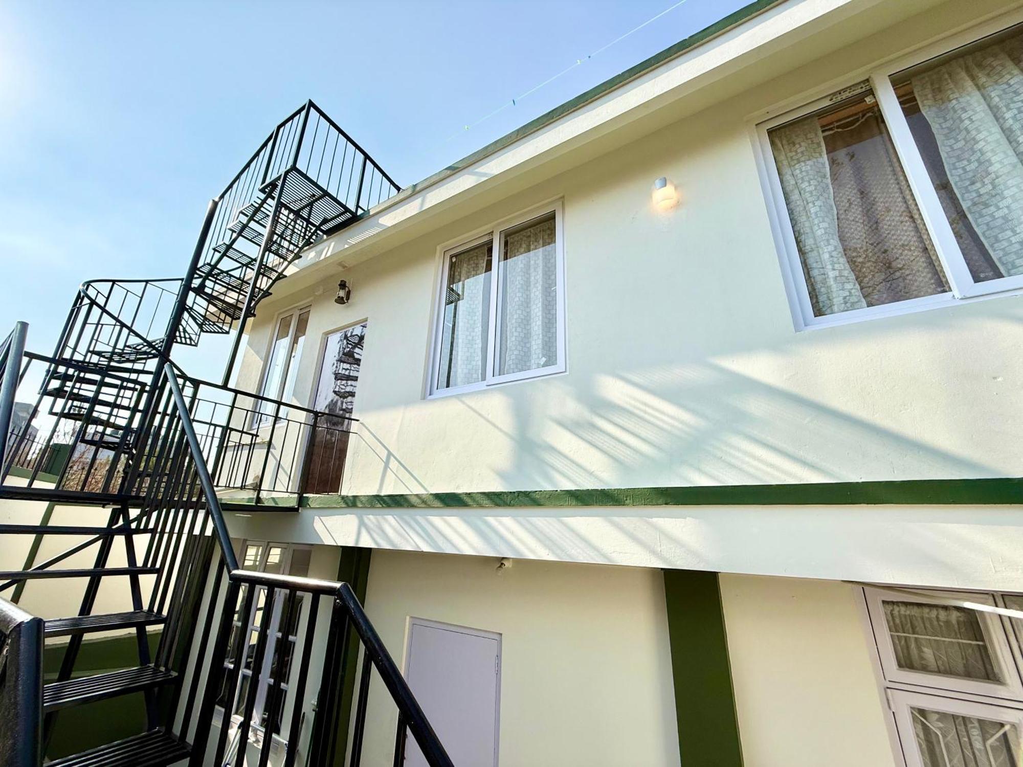 Yepplo - Complimentary Breakfast - 24 Hrs Caretaker & Power Backup Shillong