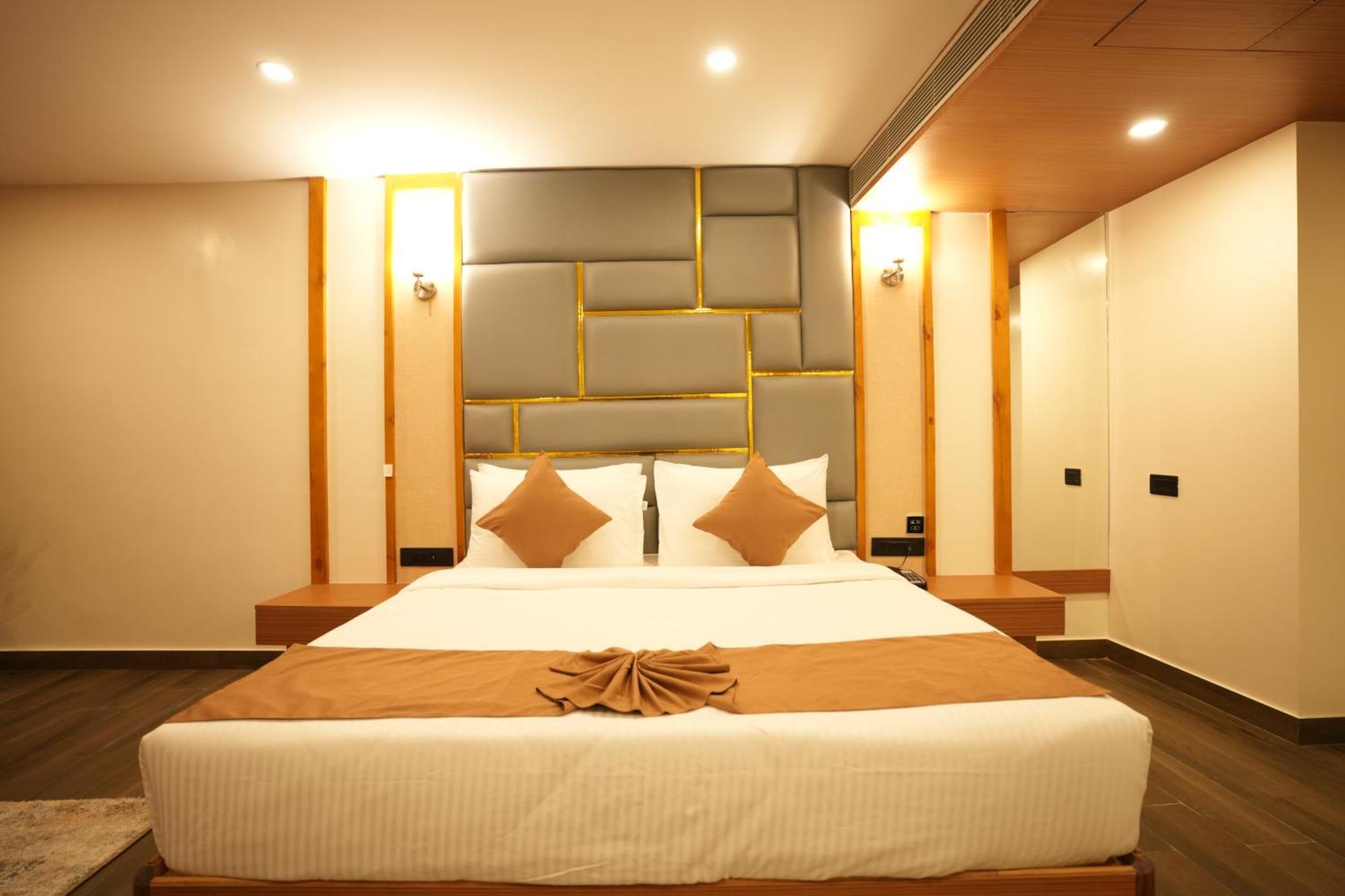 Pristine Pavilion Hotel 3*