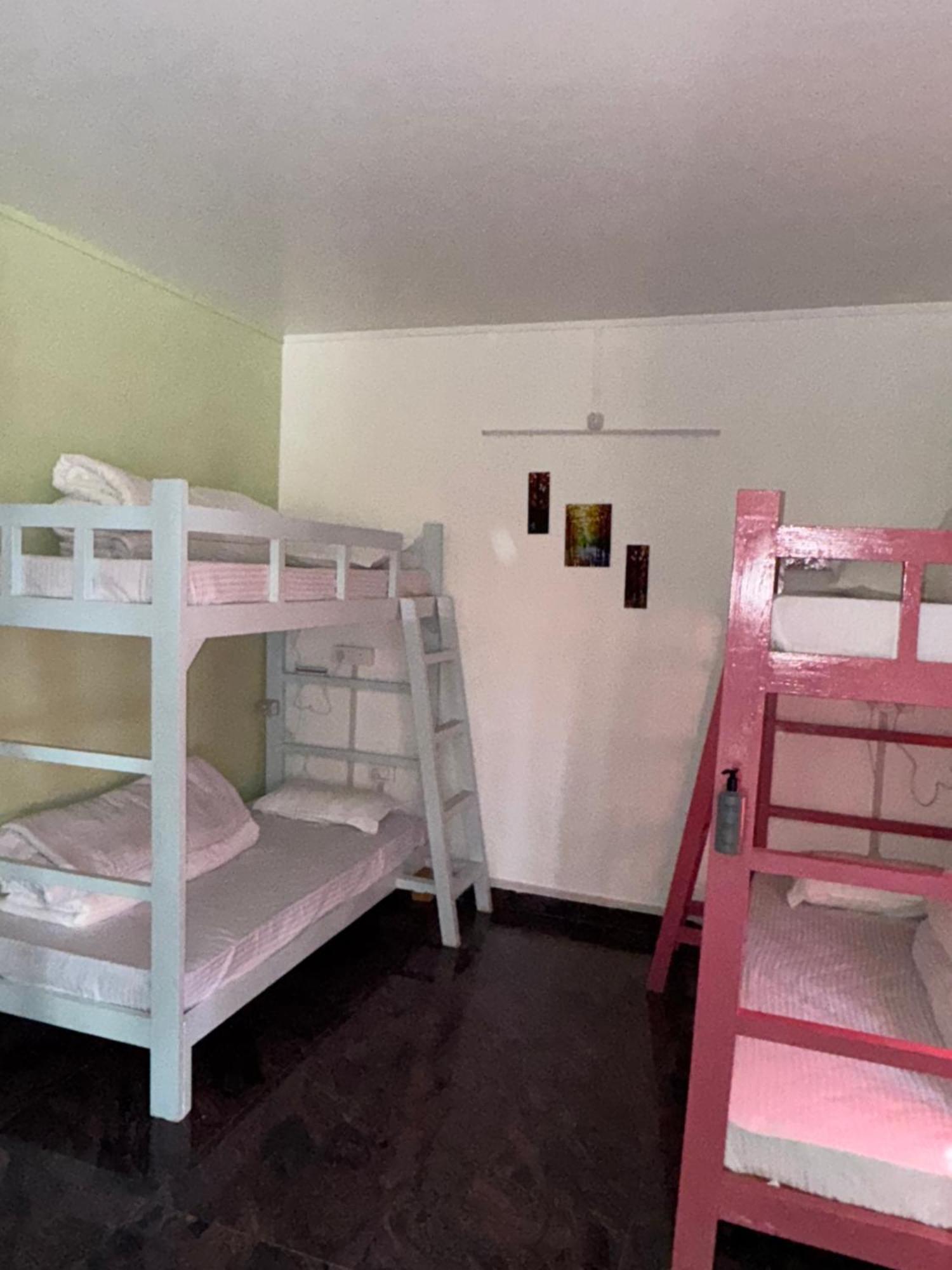 Xtsy Travellers Hostel *