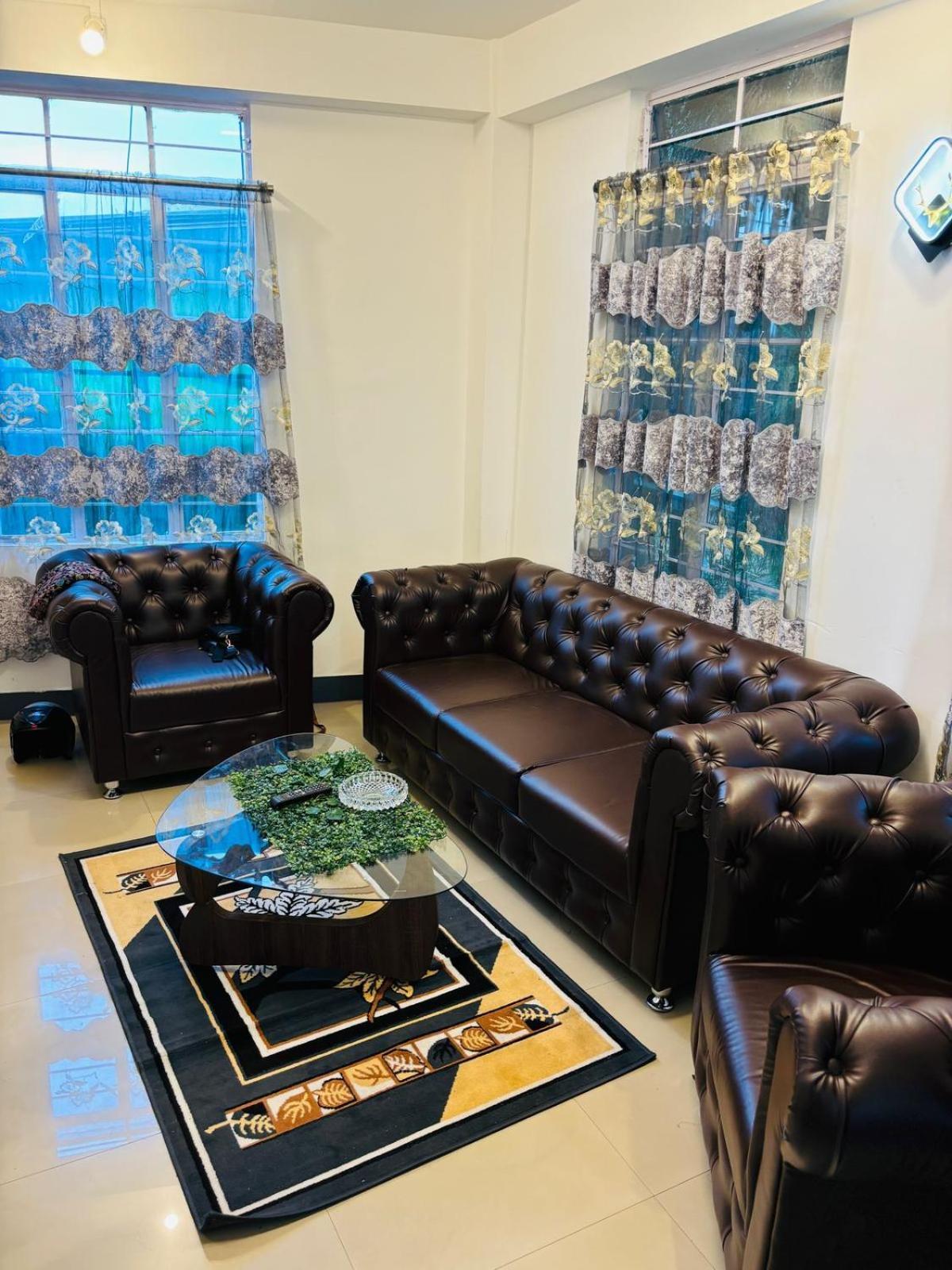 Homestay Cleve's Den *