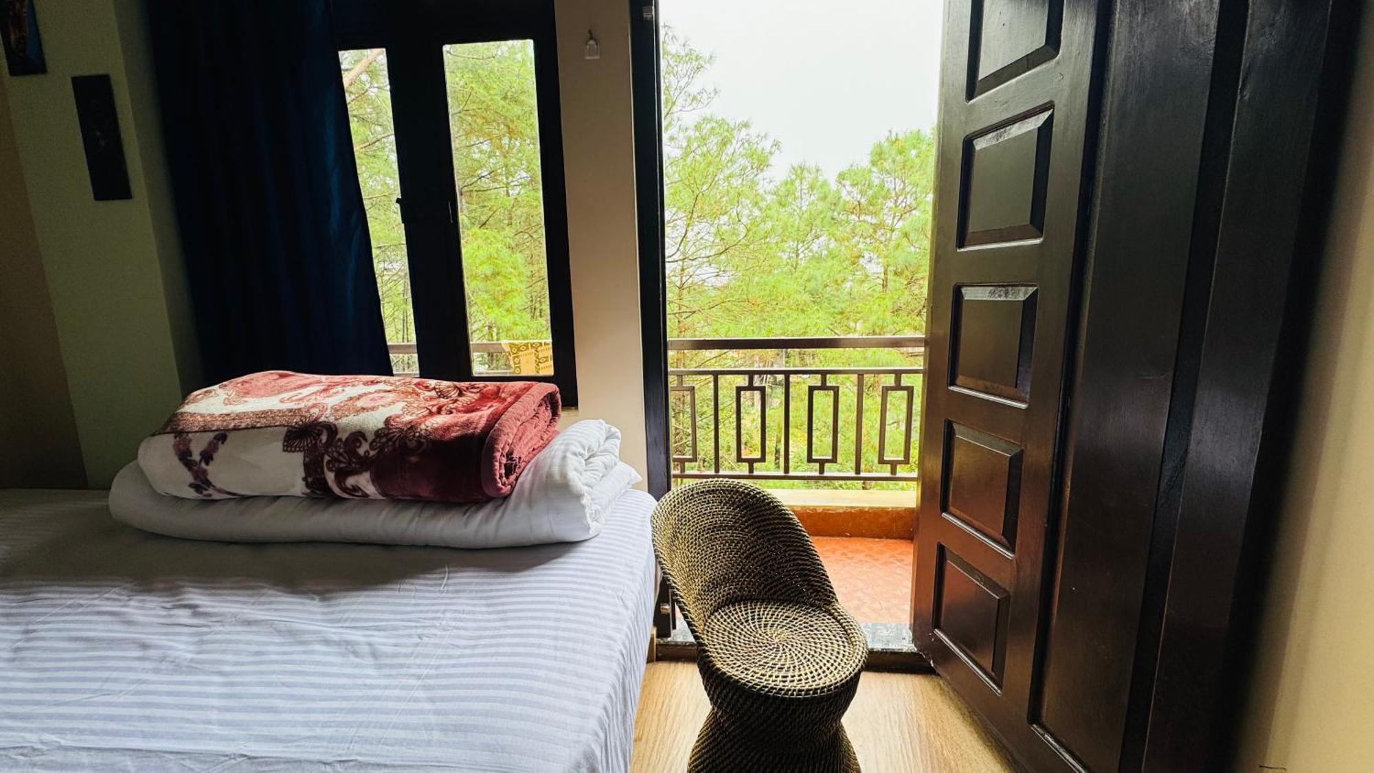 Xtsy Travellers Hostel Shillong
